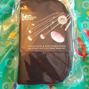 IT brushes from Ulta - face and eye essentials NWT
